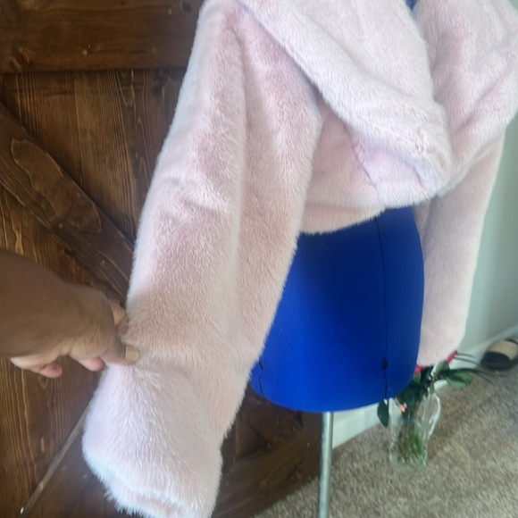 Forever 21 pink faux fur jacket - Picture 5 of 9